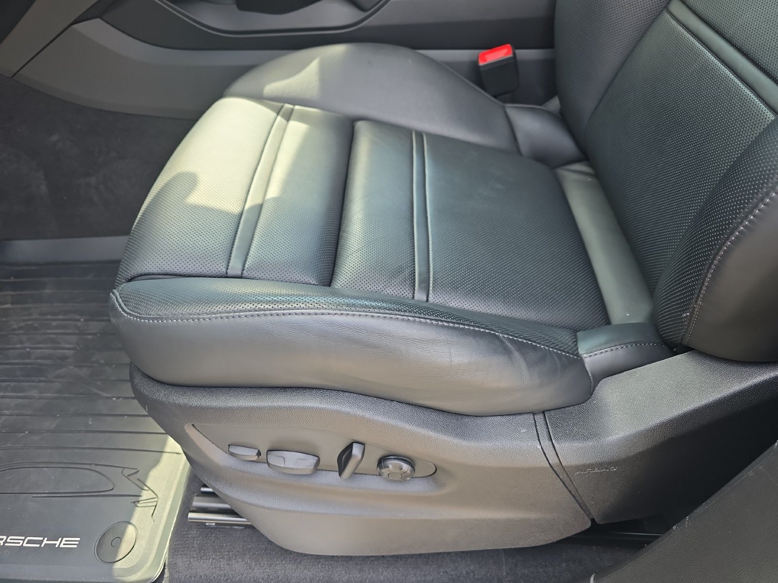 Certified 2023 Porsche Cayenne Platinum Edition AWD/4WD image 14