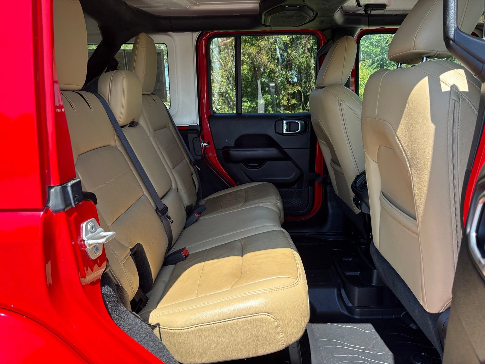 Used 2019 Jeep Wrangler Unlimited Sahara AWD/4WD image 30
