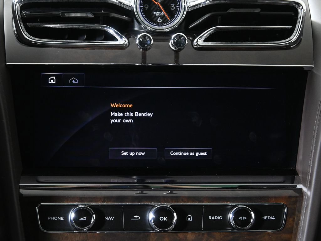 Used 2022 Bentley Bentayga AWD/4WD image 23