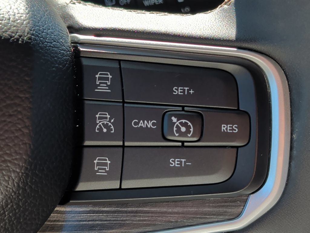 Used 2024 Jeep Wagoneer L Series III w/ Flexible Seating Group AWD/4WD image 13
