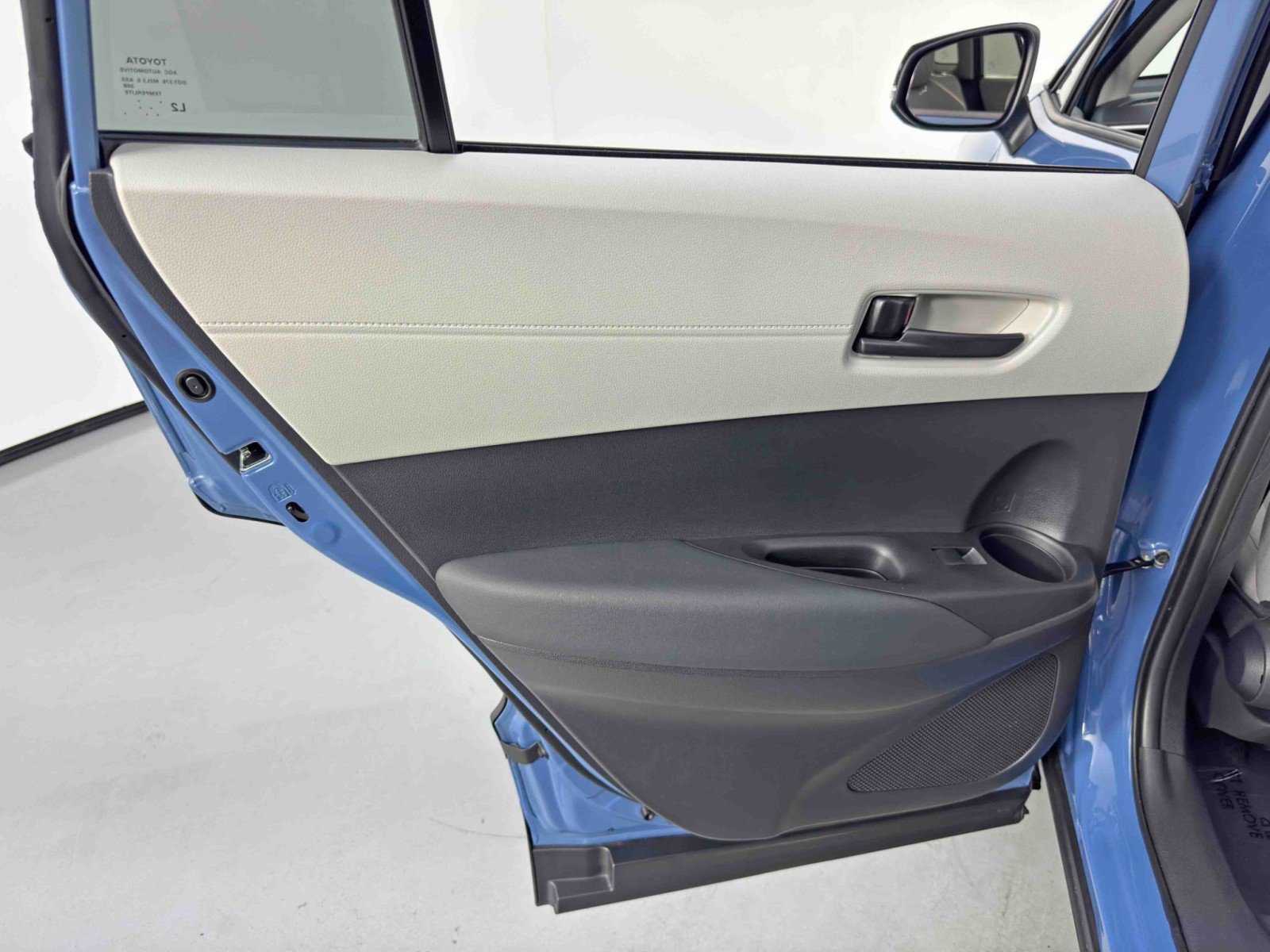 Used 2026 Toyota Corolla Cross LE image 38