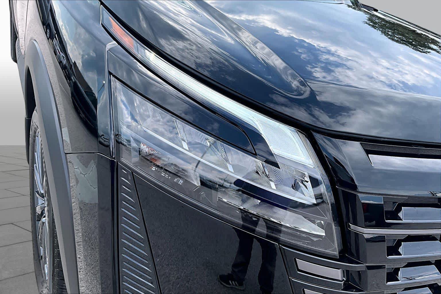 New 2026 Nissan Pathfinder SL FWD image 13