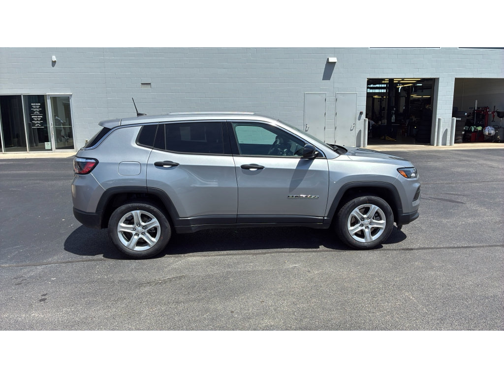 Used 2023 Jeep Compass Sport AWD/4WD image 7
