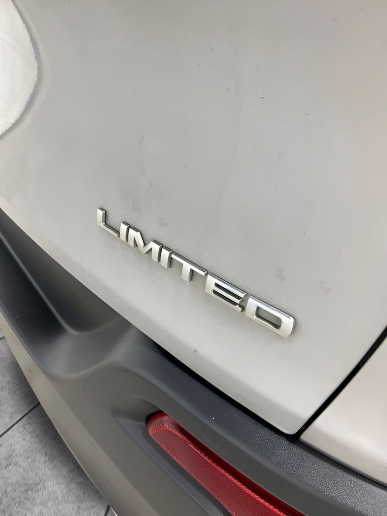 Used 2015 Jeep Cherokee Limited w/ Luxury Group AWD/4WD image 19