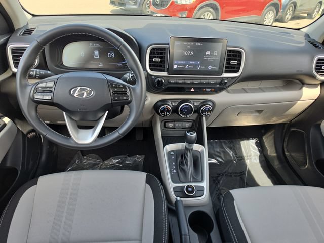Used 2024 Hyundai Venue SEL FWD image 7