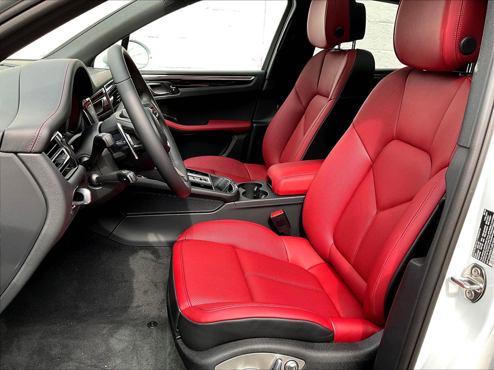 New 2026 Porsche Macan image 5