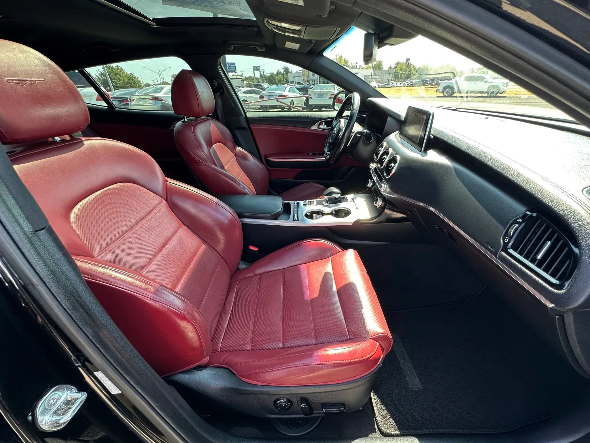 Used 2018 Kia Stinger GT2 AWD/4WD image 14