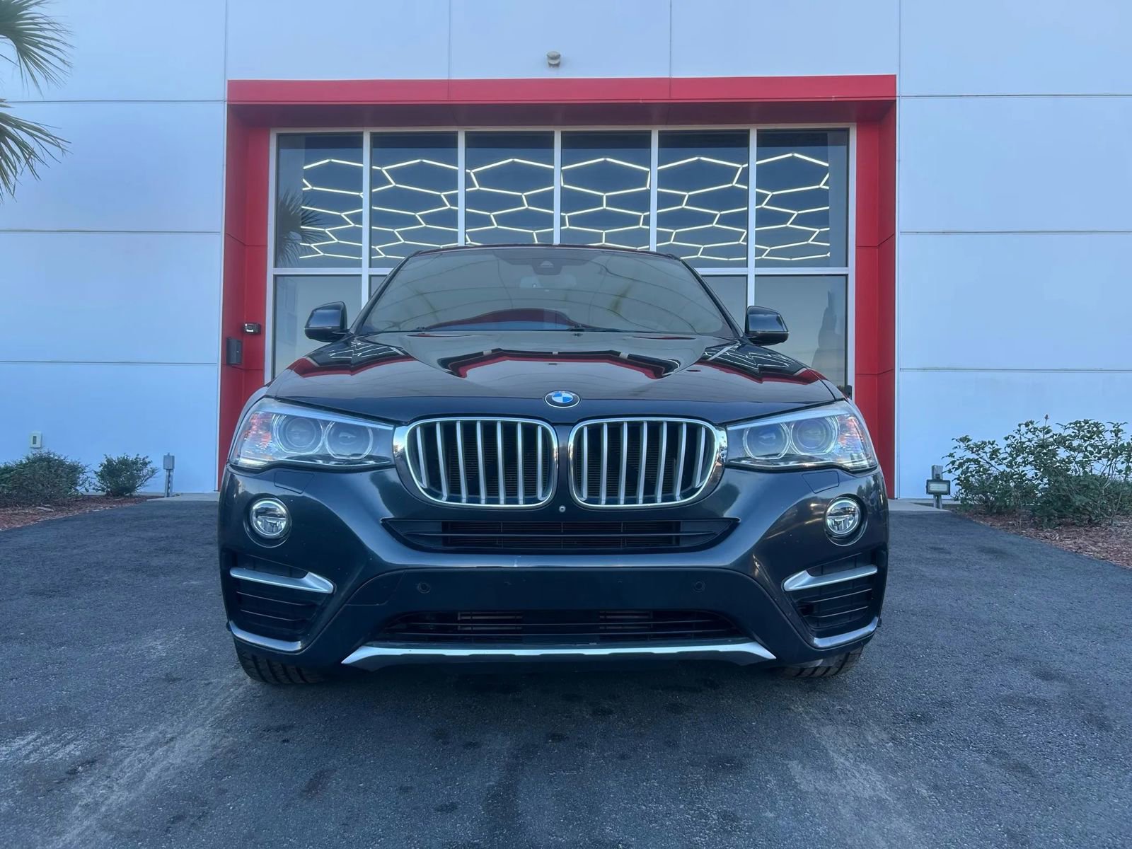 Used 2017 BMW X4 xDrive28i image 2