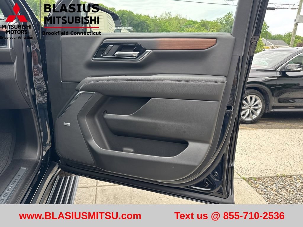 Used 2026 GMC Yukon Denali w/ Sun & Power Step Package AWD/4WD image 46