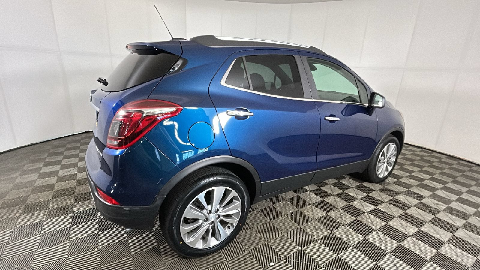 Used 2020 Buick Encore Preferred FWD image 3