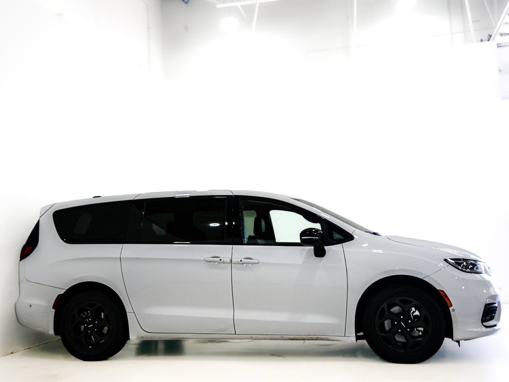 Used 2024 Chrysler Pacifica Limited FWD image 4