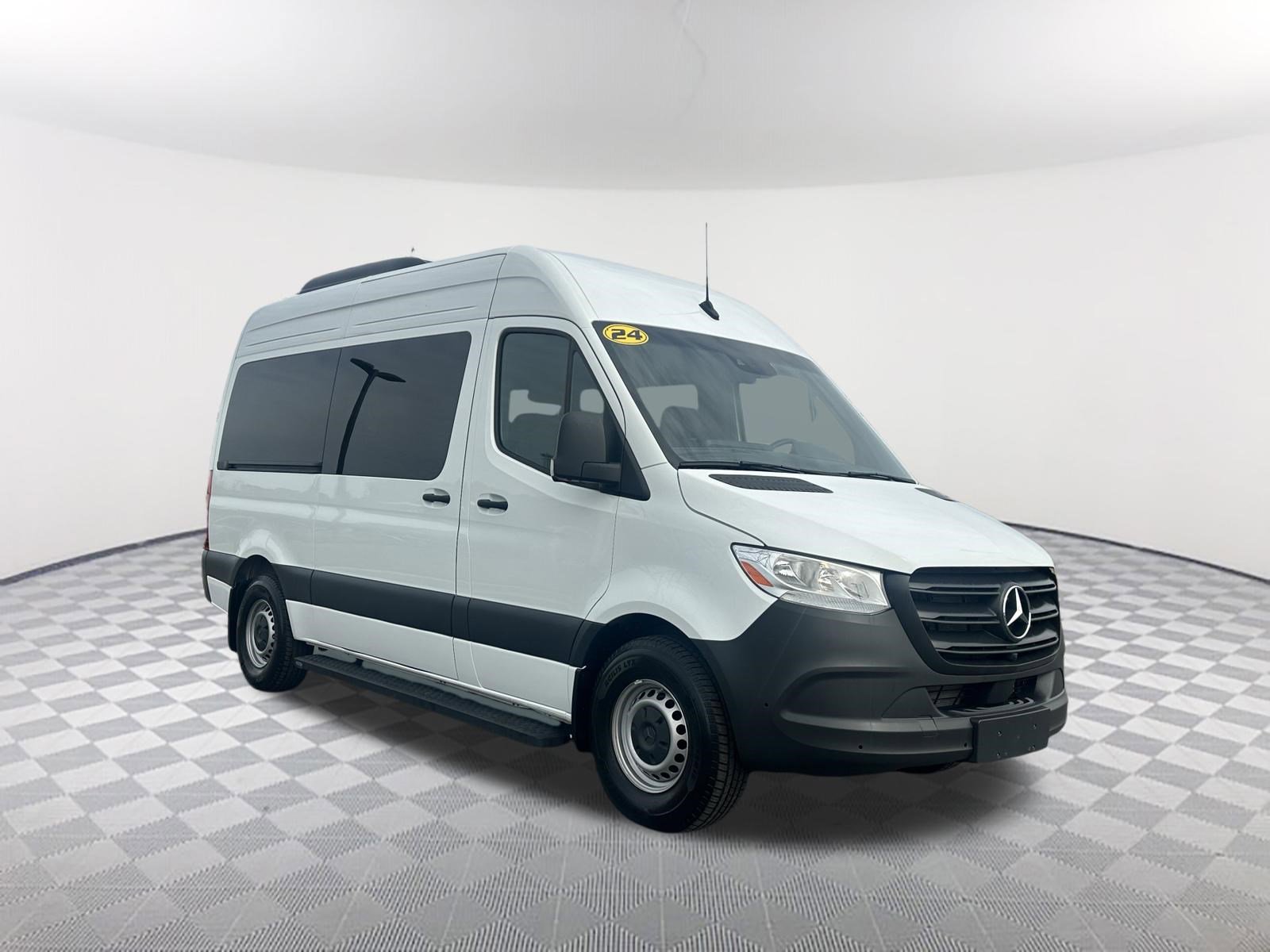 Used 2024 Mercedes-Benz Sprinter 2500 image 4