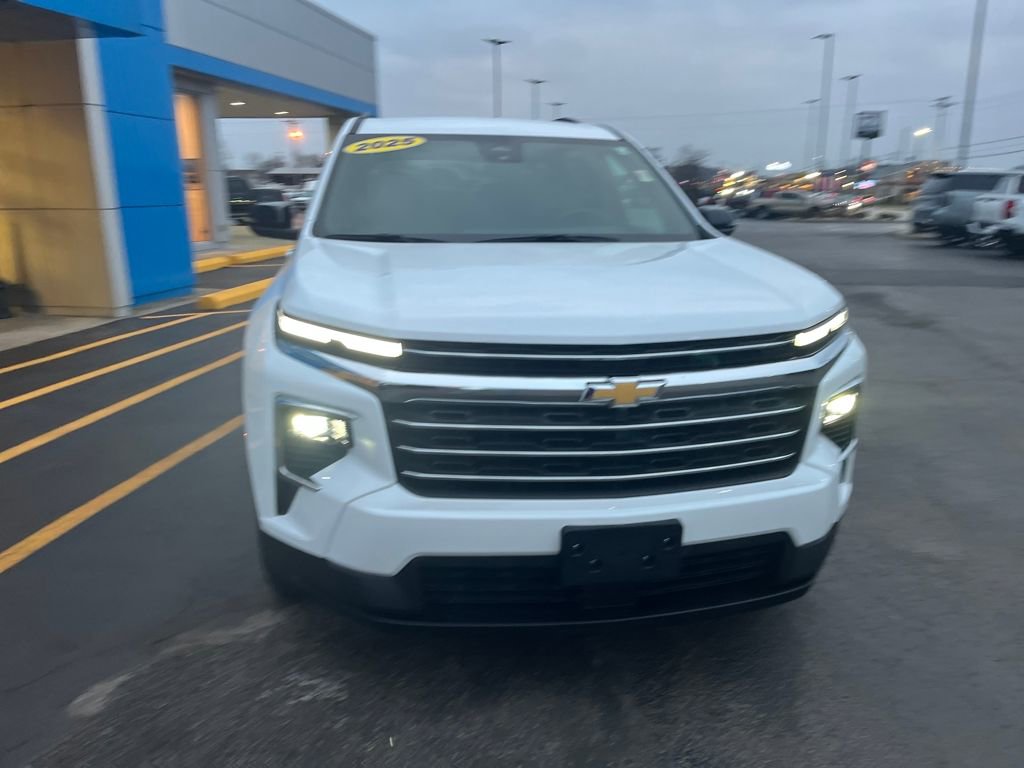 Used 2025 Chevrolet Traverse LT image 7