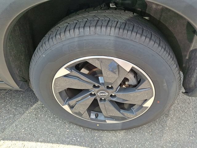 Used 2025 Nissan Rogue SV AWD/4WD image 9