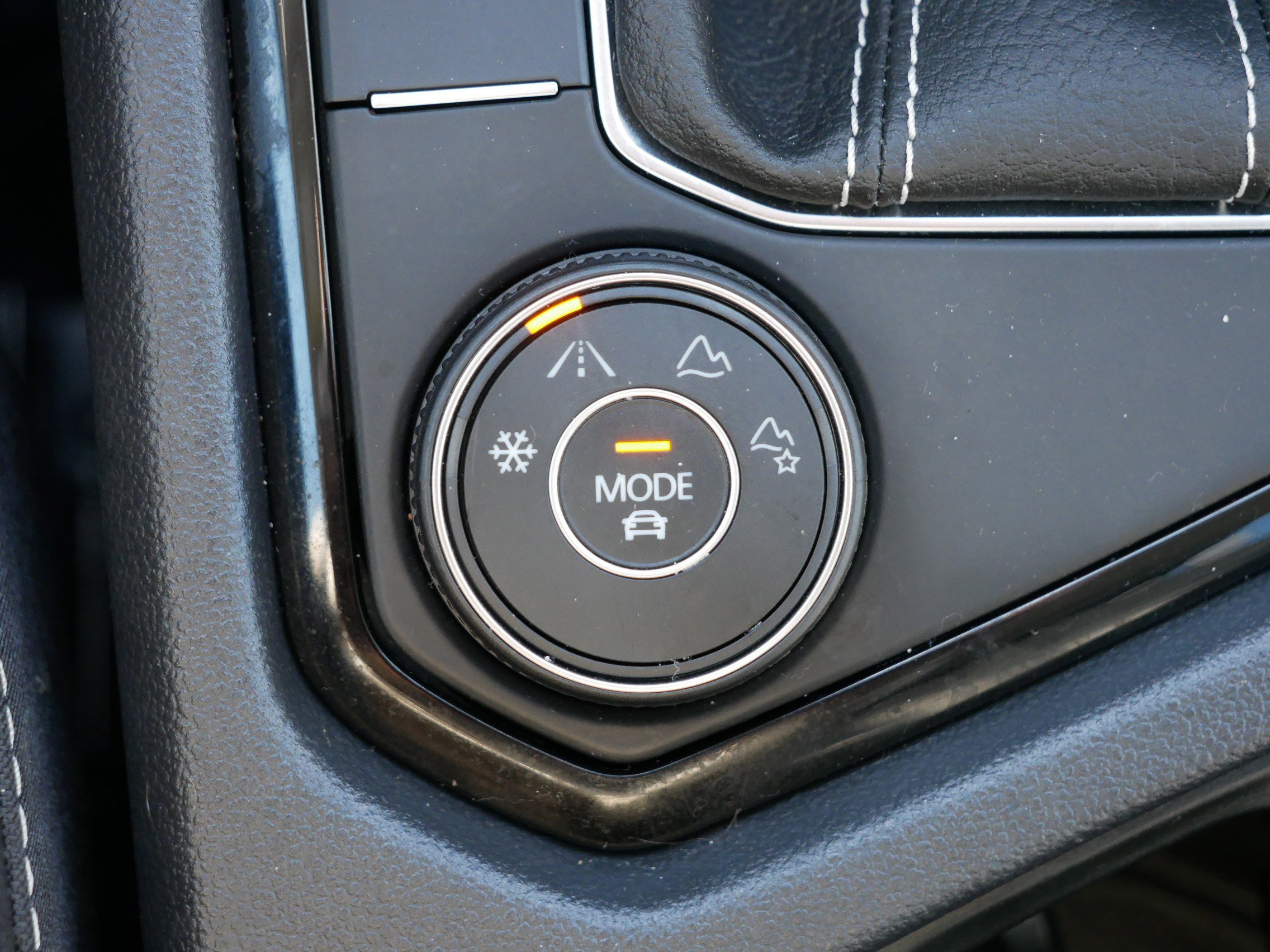 Used 2024 Volkswagen Taos SE image 32