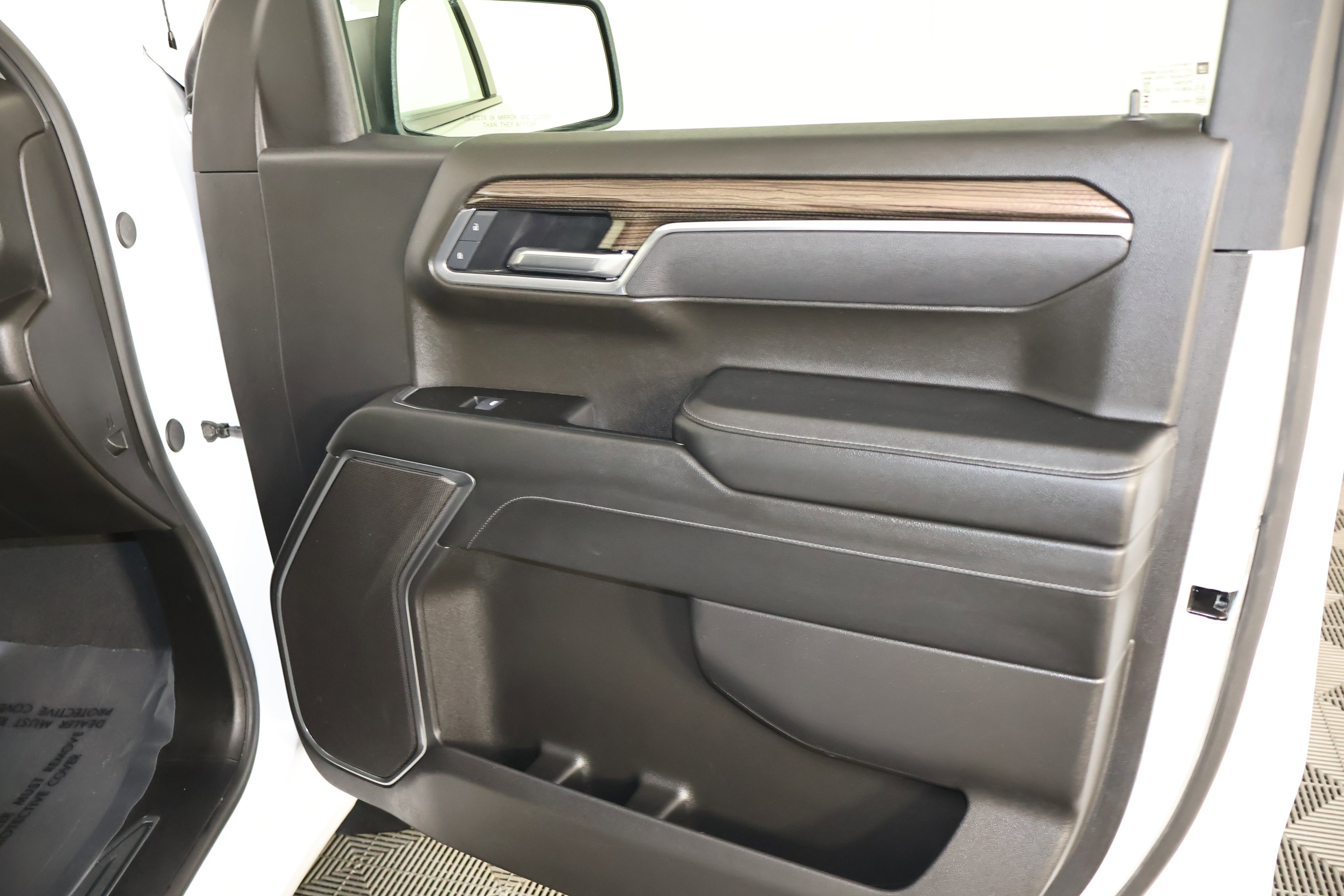 Used 2025 Chevrolet Silverado 1500 LT image 40