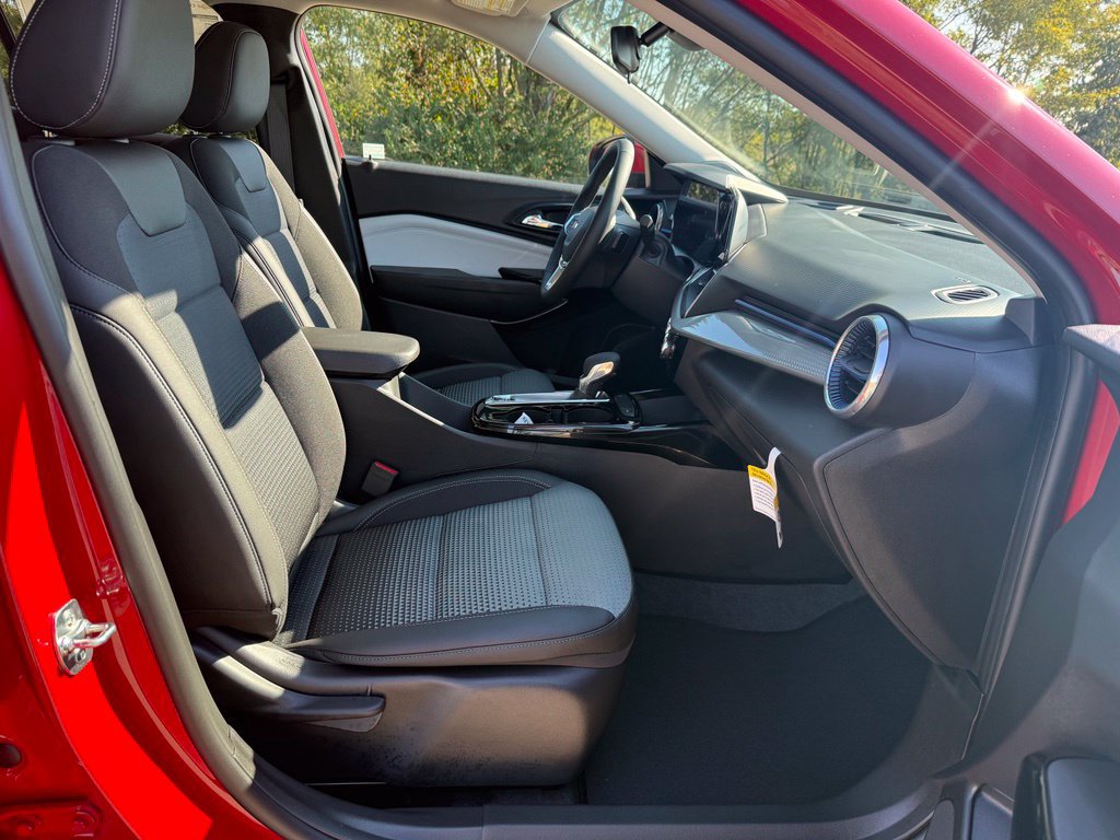 New 2026 Chevrolet Trax LT w/ Driver Confidence Package FWD image 22