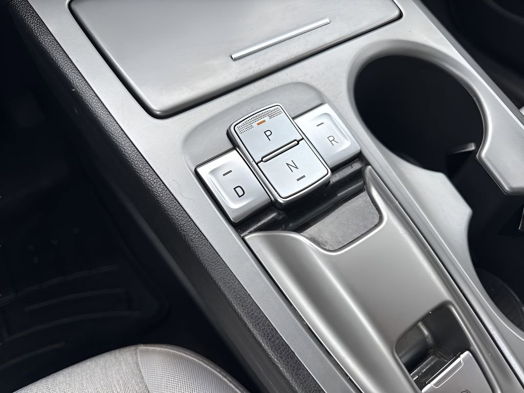 Used 2023 Hyundai Kona SE image 16