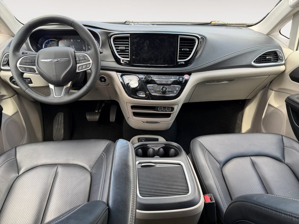 Used 2024 Chrysler Pacifica Limited FWD image 10