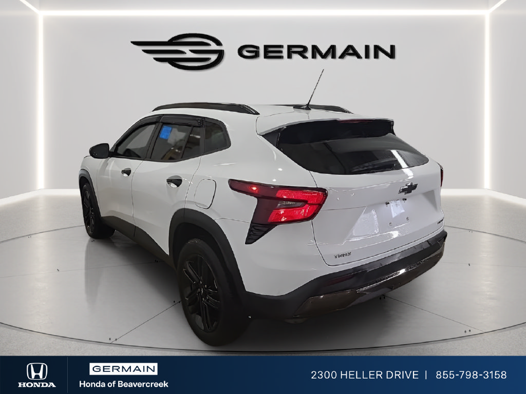 Used 2021 Chevrolet Trax LT FWD image 2