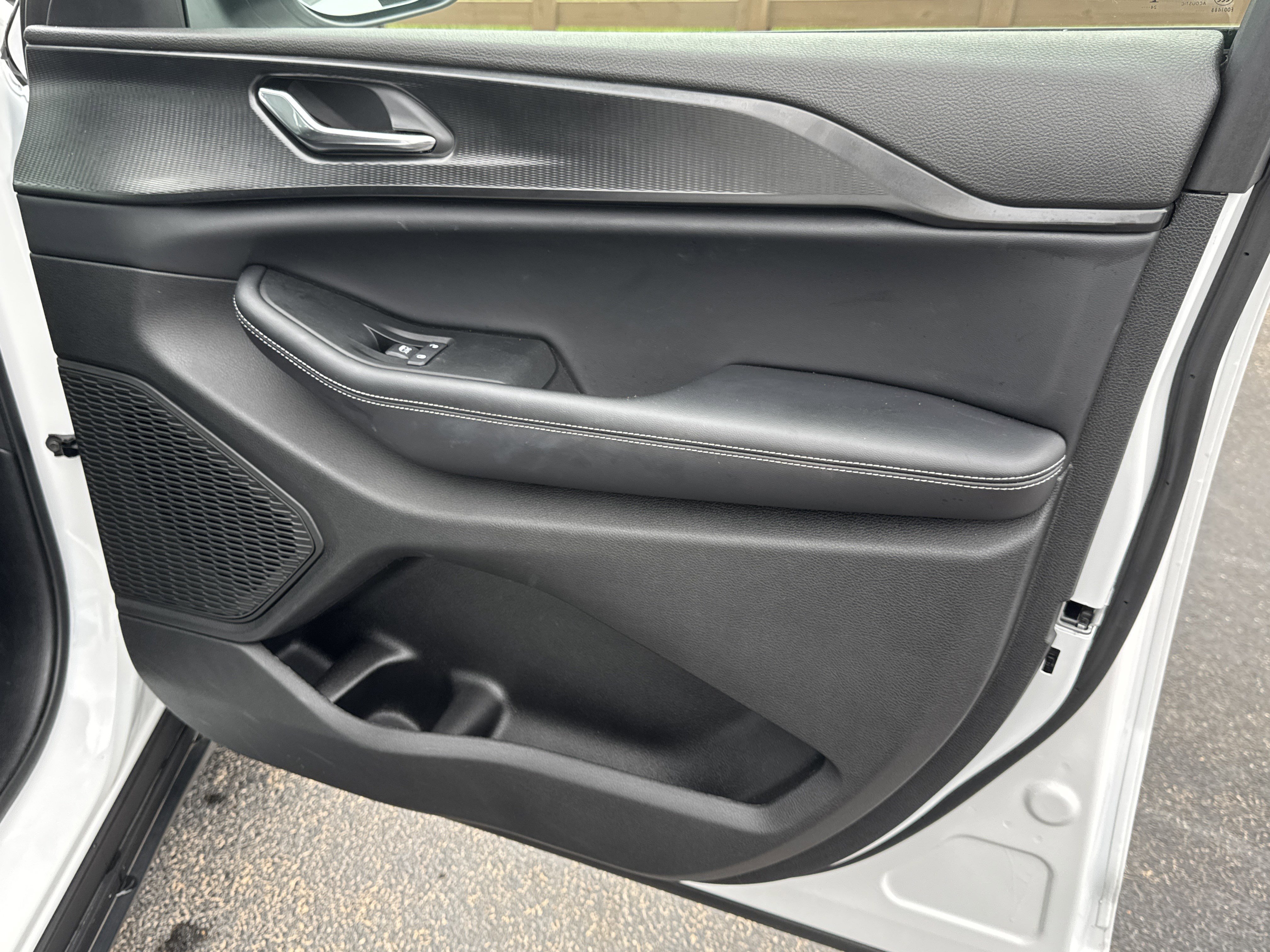 Used 2025 Jeep Grand Cherokee Laredo X w/ Luxury Tech Group I image 15