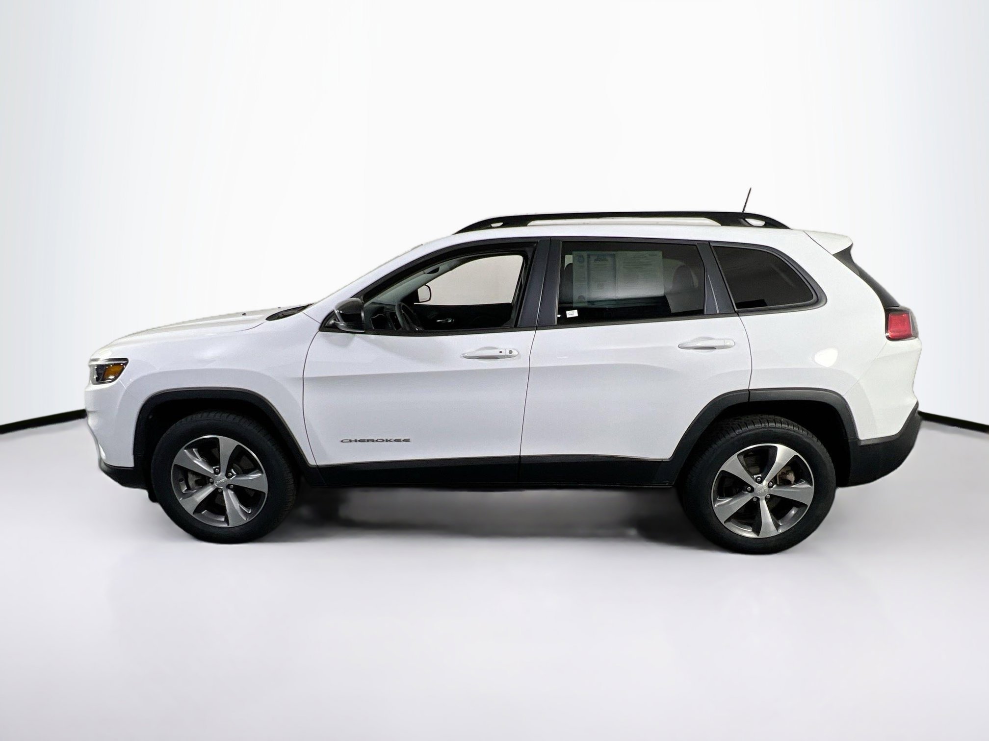 Used 2022 Jeep Cherokee Limited image 8