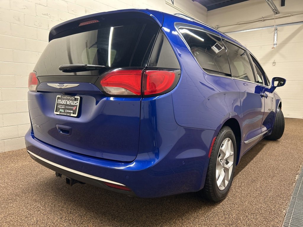 Used 2019 Chrysler Pacifica Touring-L Plus w/ Advanced Safetytec Group image 2