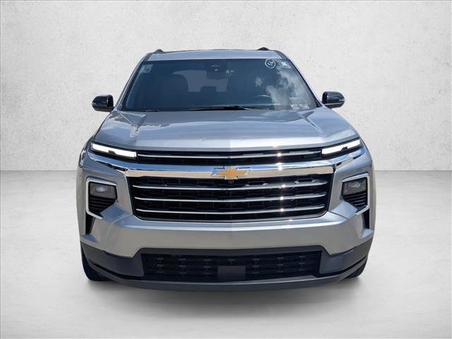 Used 2024 Chevrolet Traverse LT FWD image 2