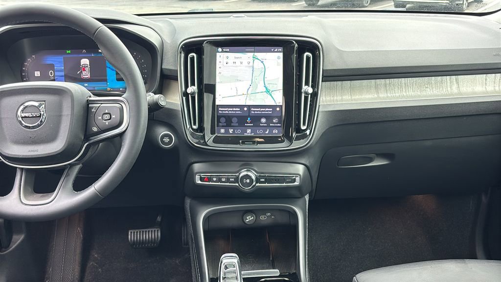 Certified 2023 Volvo XC40 B5 Plus w/ Driver Assist Package AWD/4WD image 6