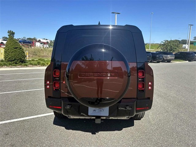 New 2025 Land Rover Defender 130 X-Dynamic SE image 5