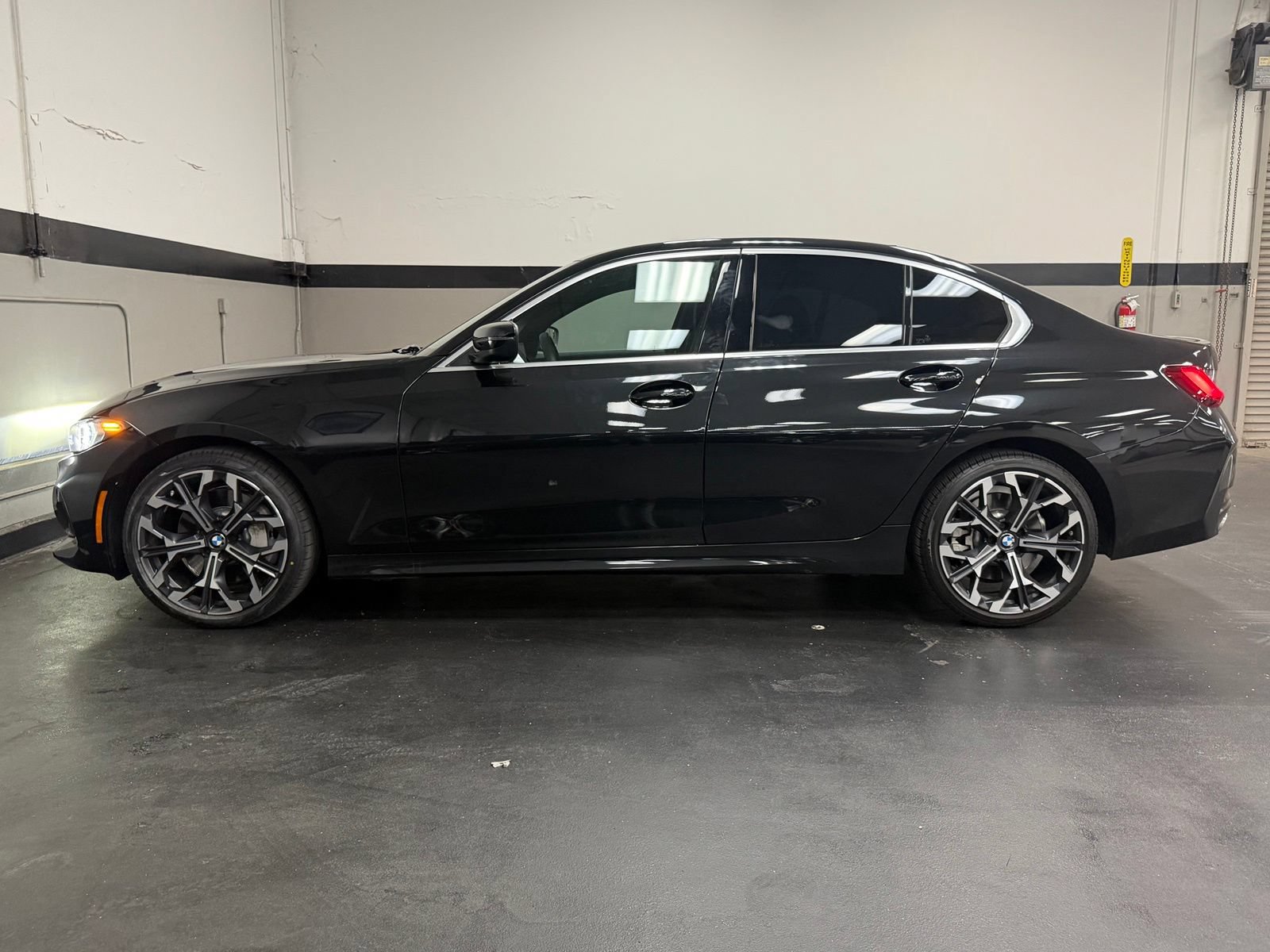 Used 2025 BMW 330i Sedan w/ Convenience Package RWD image 9
