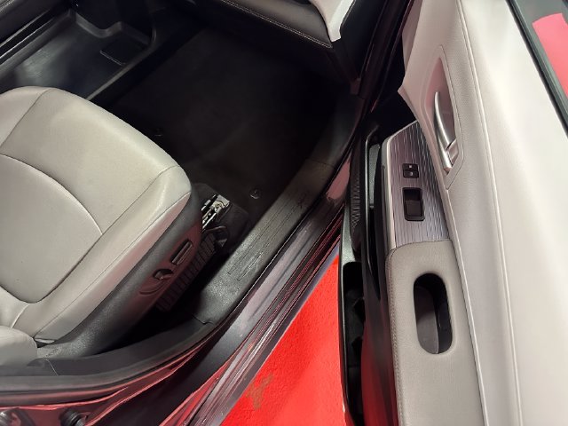 Certified 2025 Toyota Sienna XLE FWD image 14