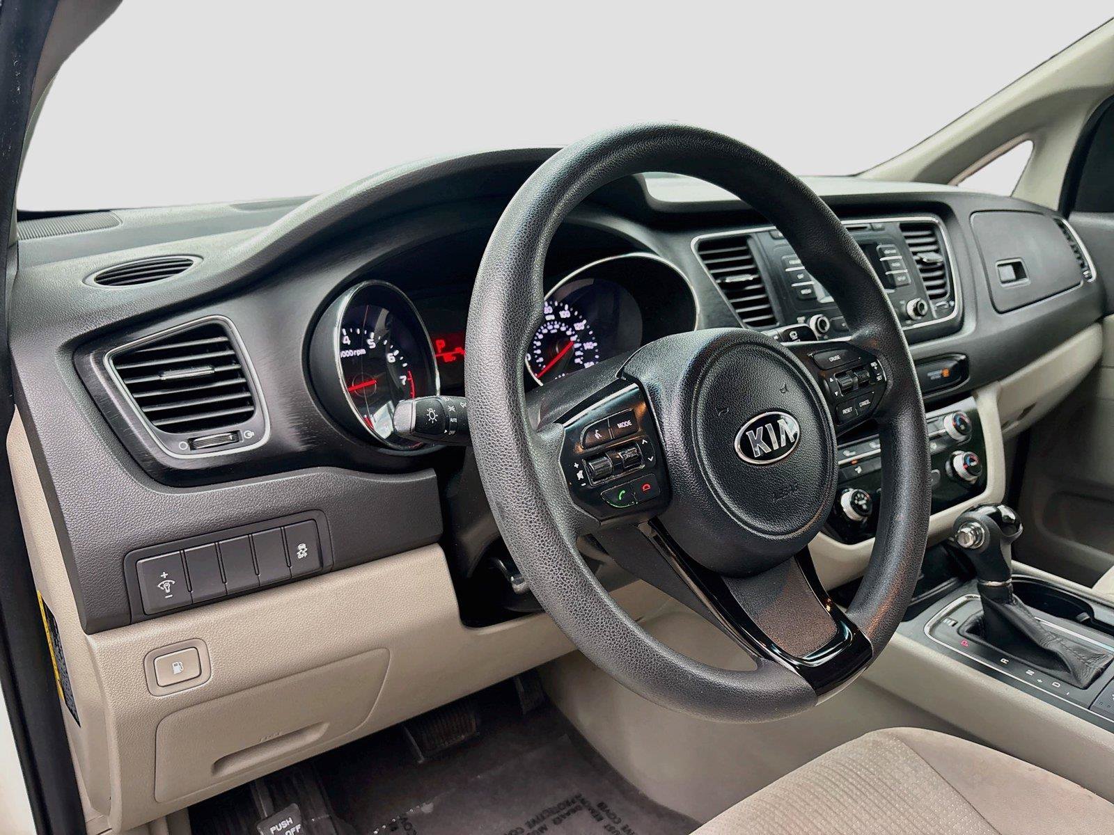 Used 2016 Kia Sedona LX w/ Option Group 020 FWD image 29