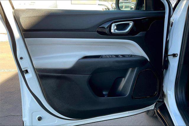 Certified 2025 Jeep Compass Limited image 22