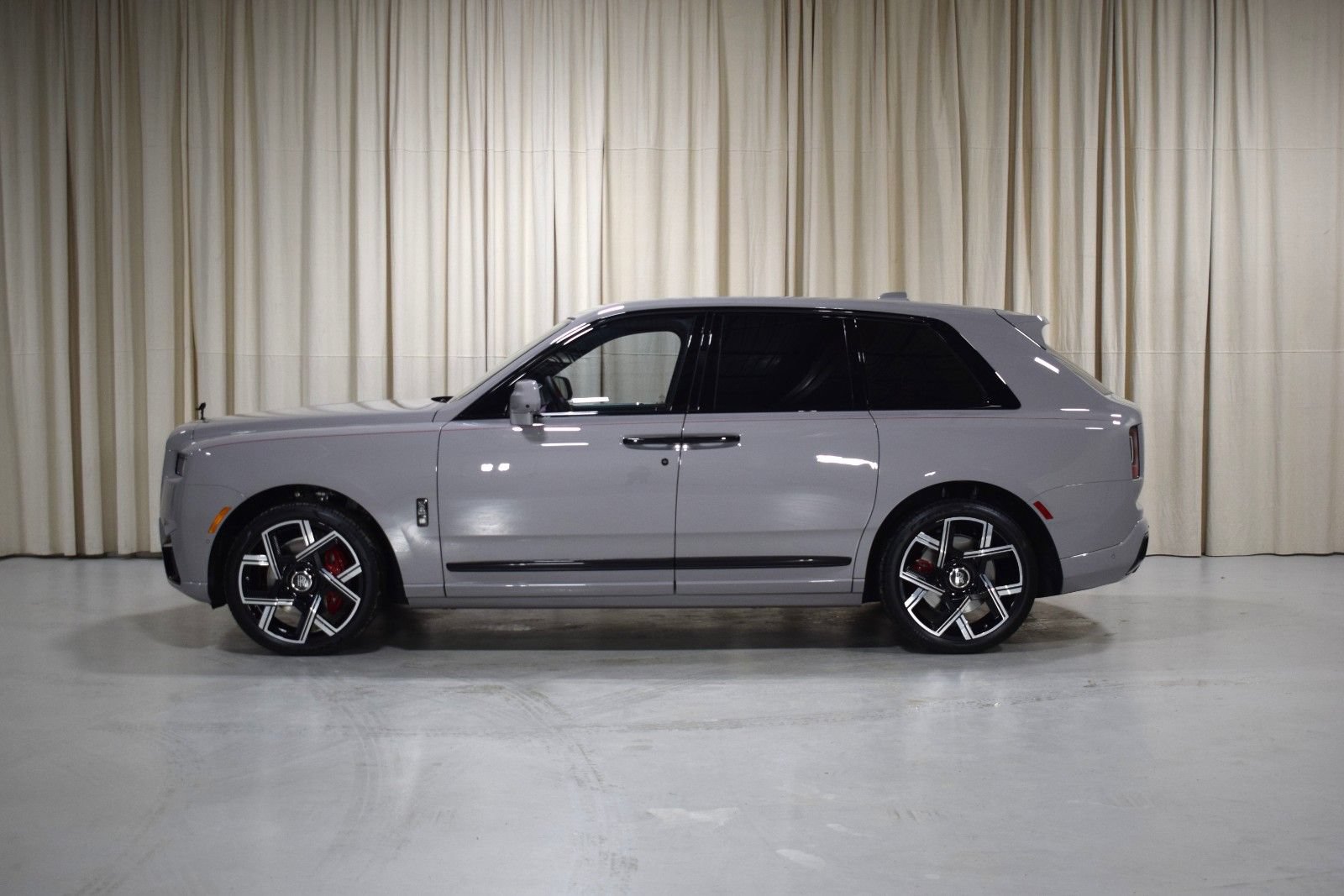 New 2026 Rolls-Royce Cullinan Black Badge AWD/4WD image 3