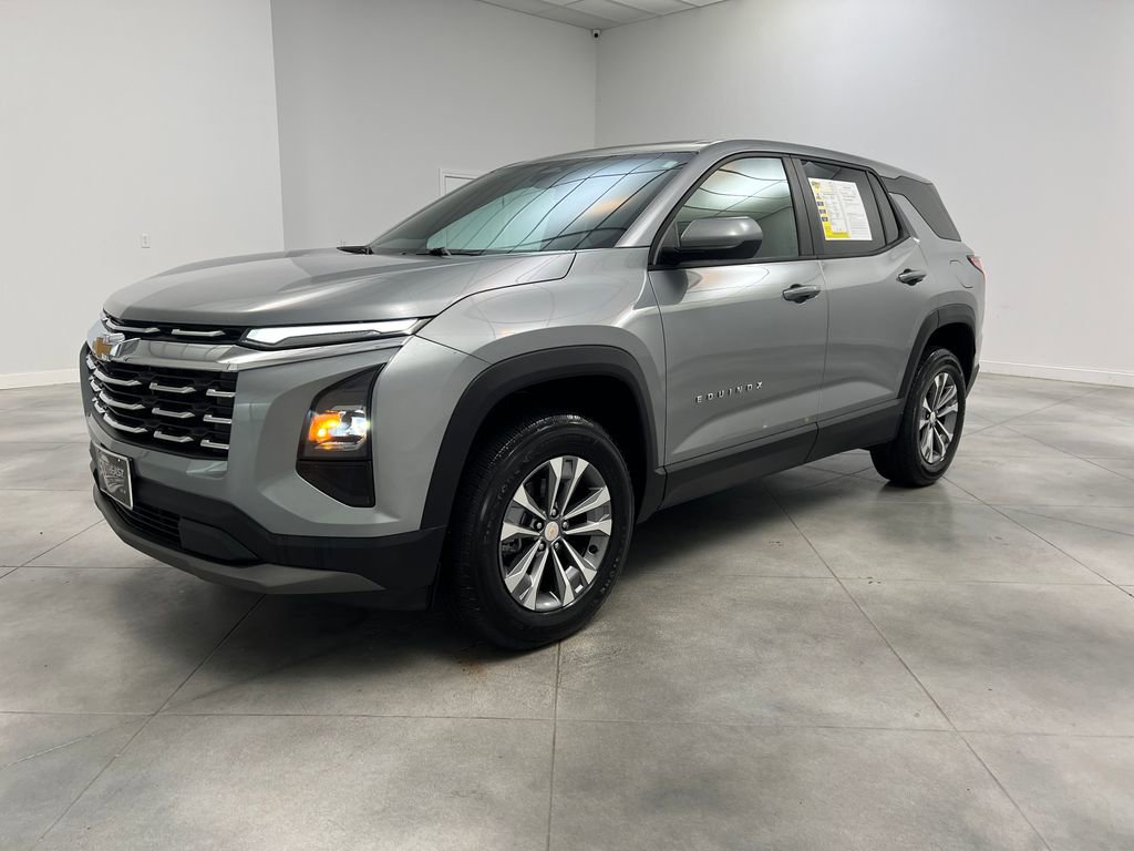 Used 2026 Chevrolet Equinox LT FWD image 3