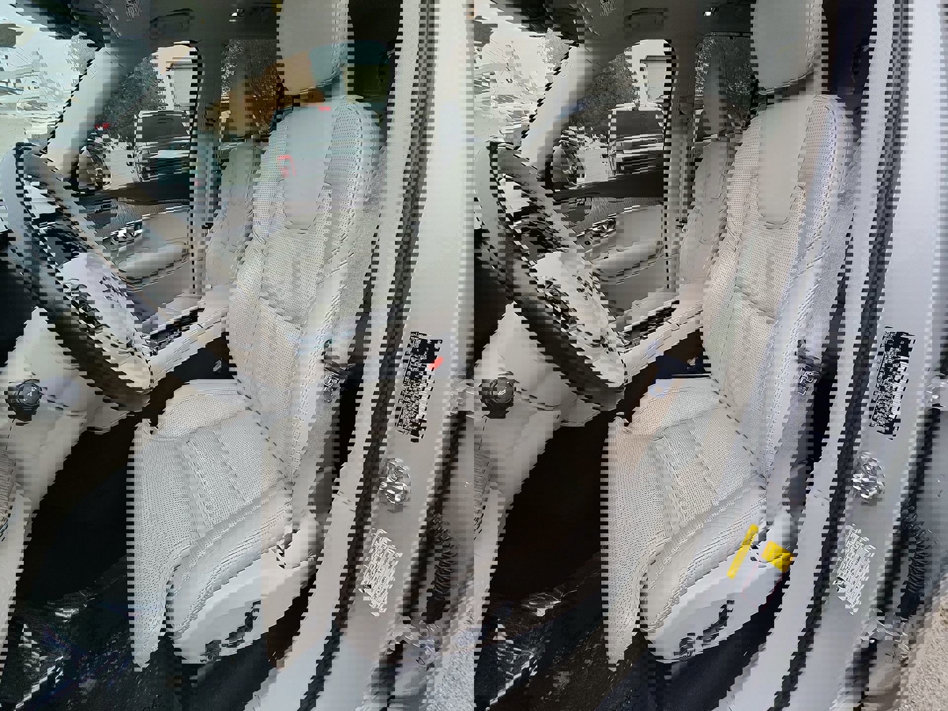 Used 2021 Volvo XC90 T8 Inscription w/ Climate Package image 13