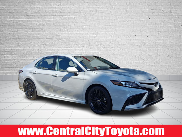 Used 2024 Toyota Camry XSE FWD image 1