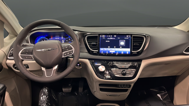 Used 2024 Chrysler Pacifica Touring-L FWD image 11