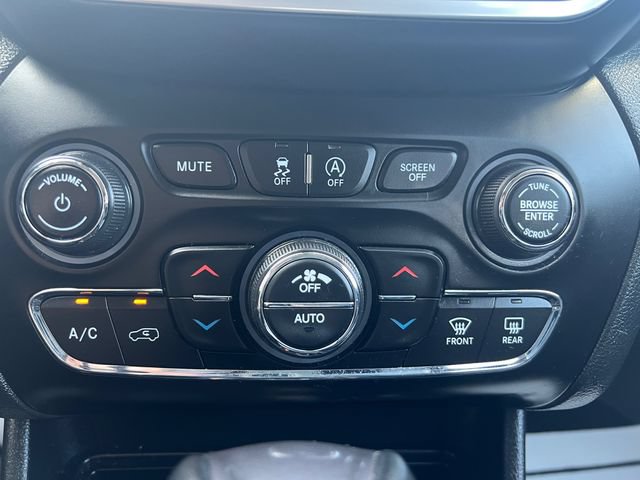 Used 2019 Jeep Cherokee Overland w/ Technology Group AWD/4WD image 13
