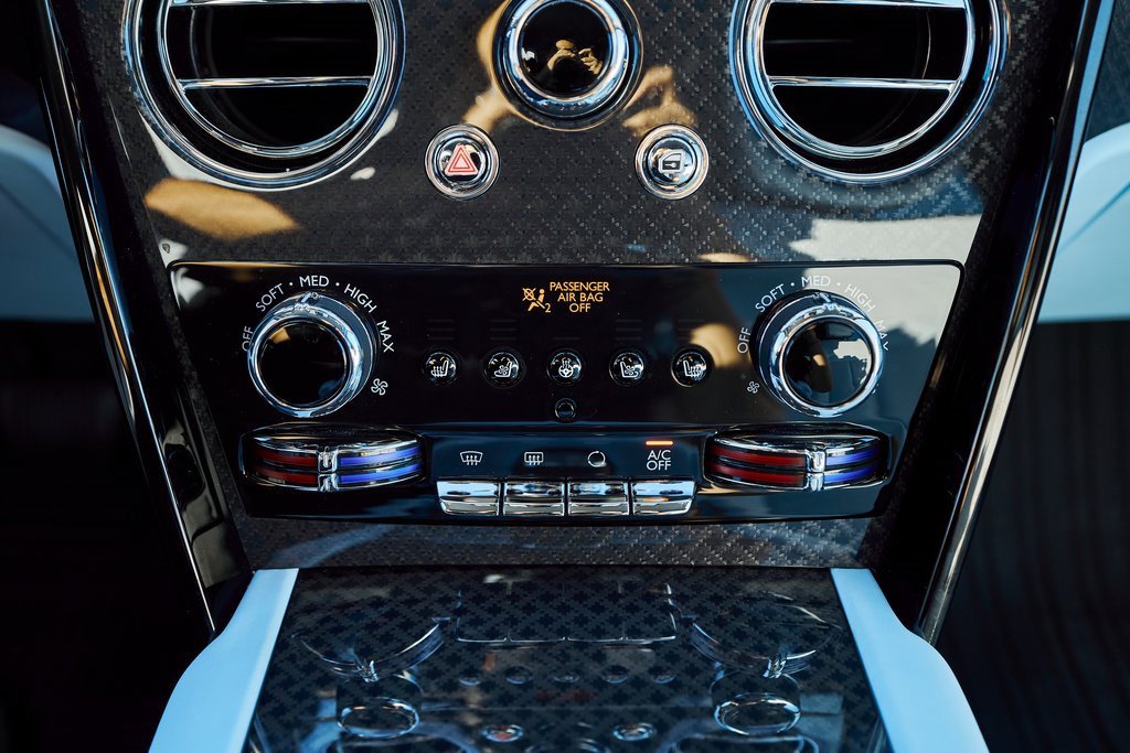 Used 2022 Rolls-Royce Cullinan Black Badge w/ Dark Exterior Package image 68