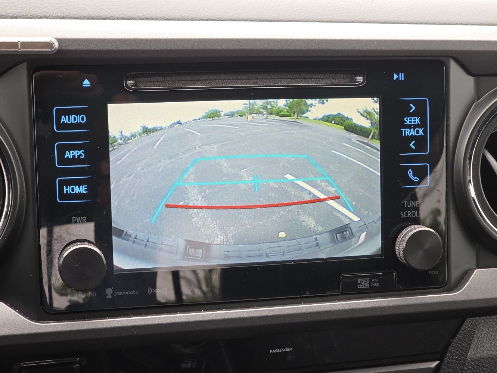 Used 2017 Toyota Tacoma TRD Sport AWD/4WD image 12