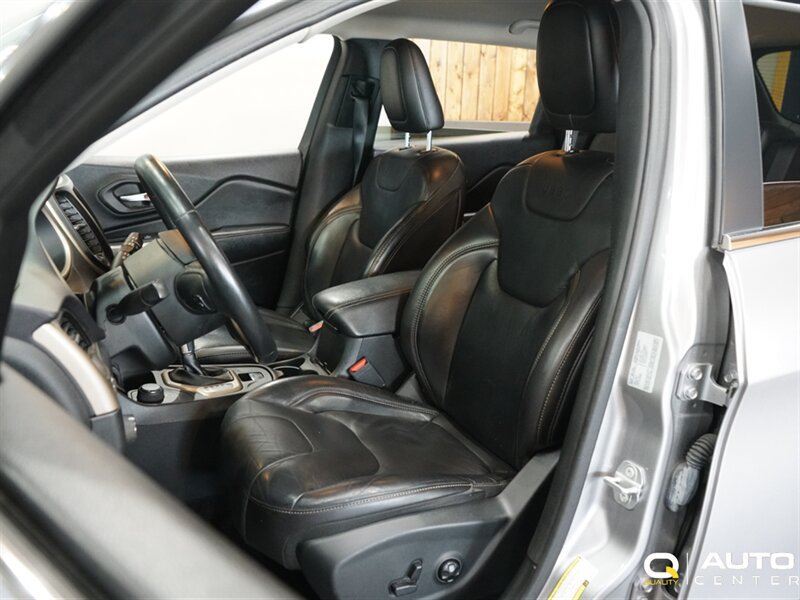 Used 2017 Jeep Cherokee Limited AWD/4WD image 11