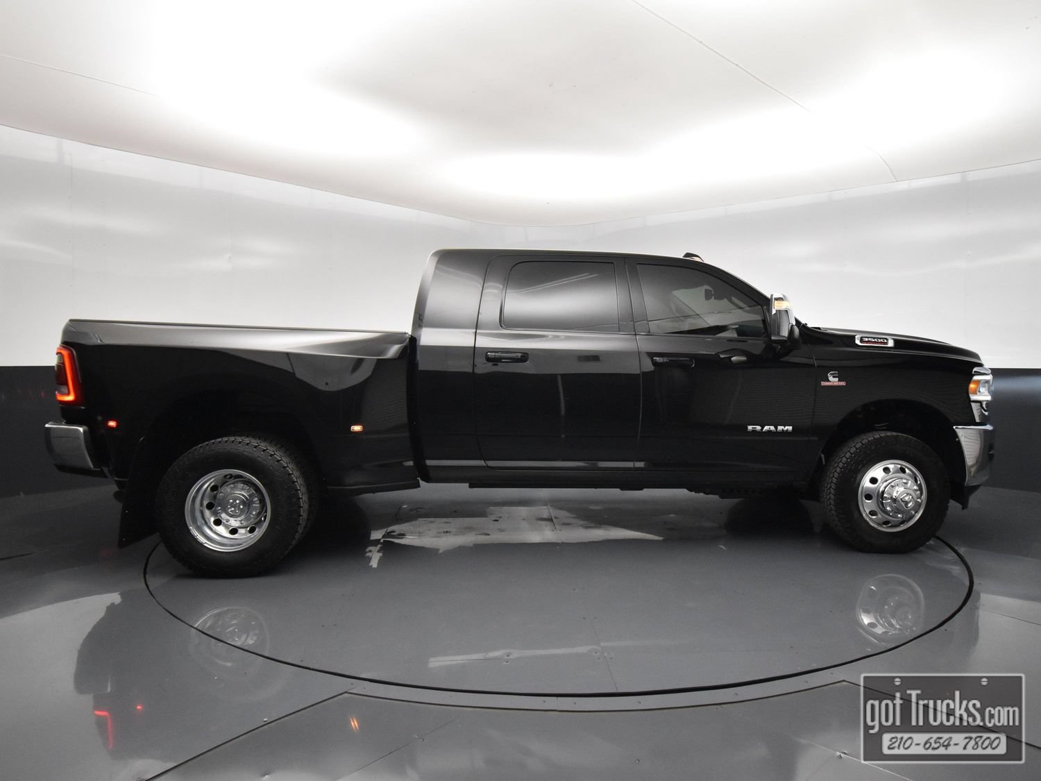 Used 2024 RAM 3500 Laramie w/ Towing Technology Group AWD/4WD image 50