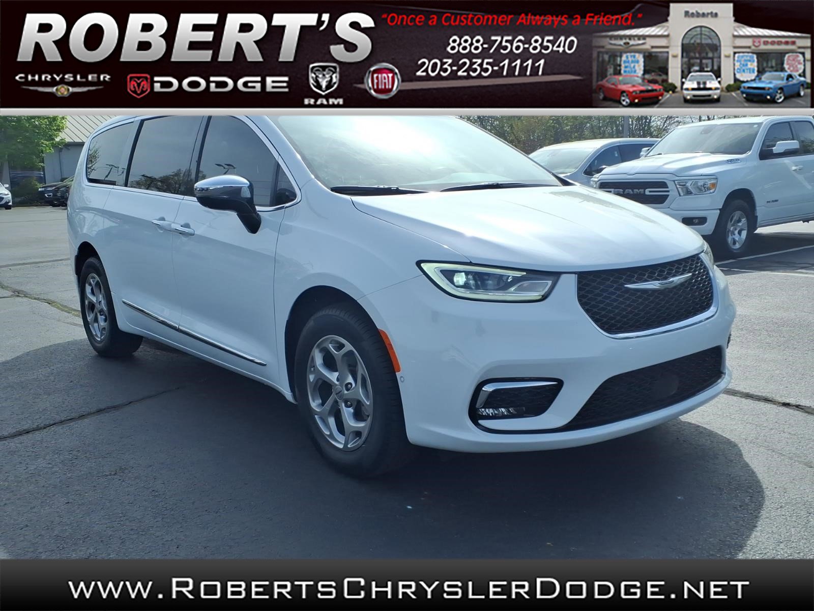 Used 2023 Chrysler Pacifica Limited AWD/4WD image 1