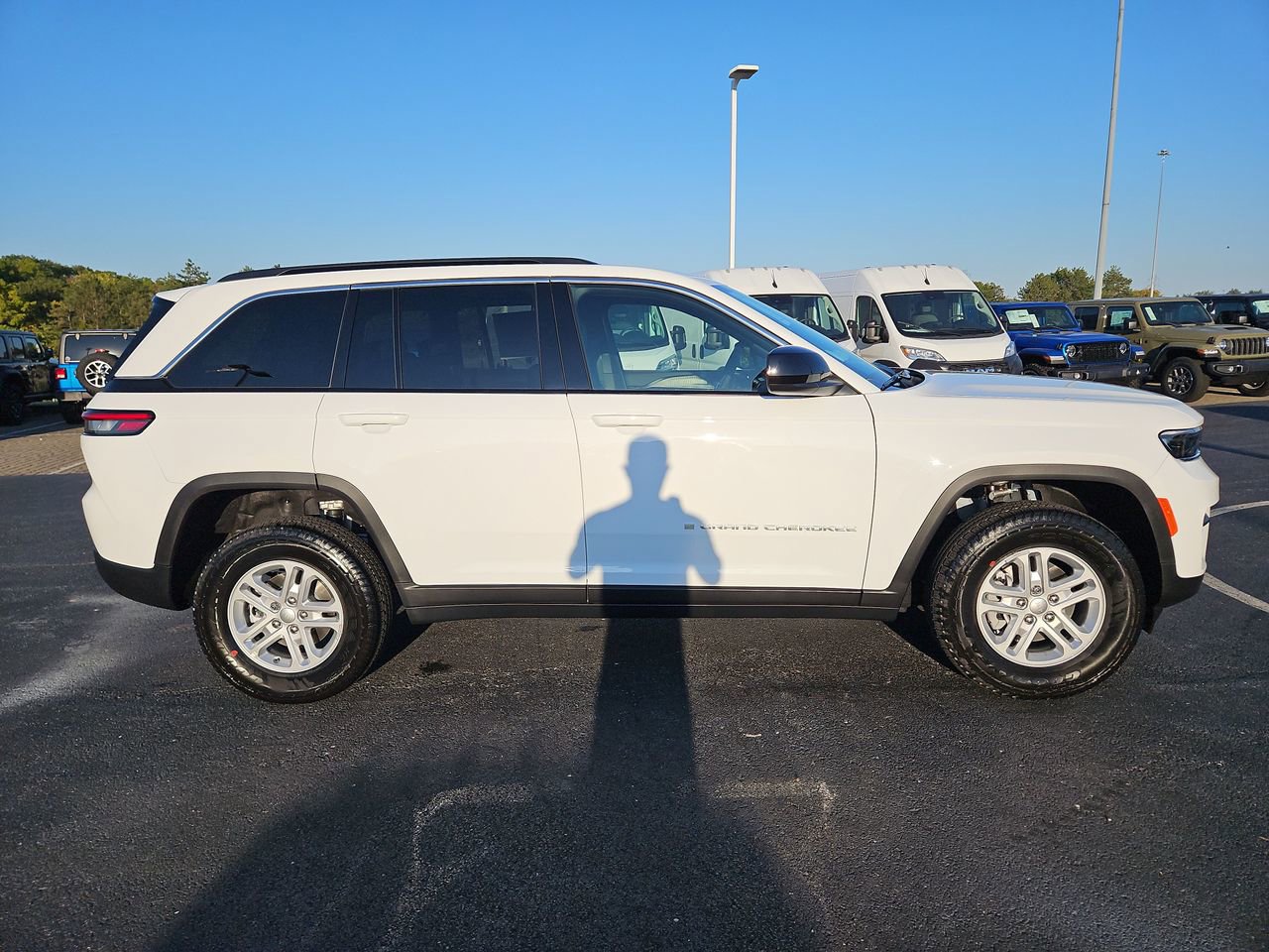 New 2025 Jeep Grand Cherokee Laredo w/ Luxury Tech Group I image 8