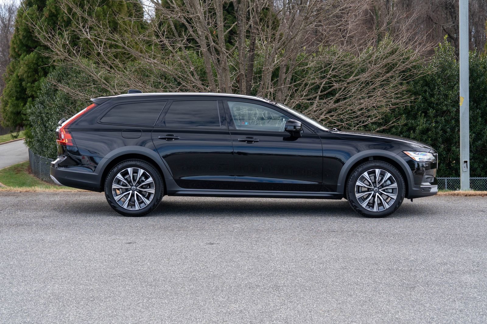 Used 2023 Volvo V90 B6 Cross Country Plus image 8