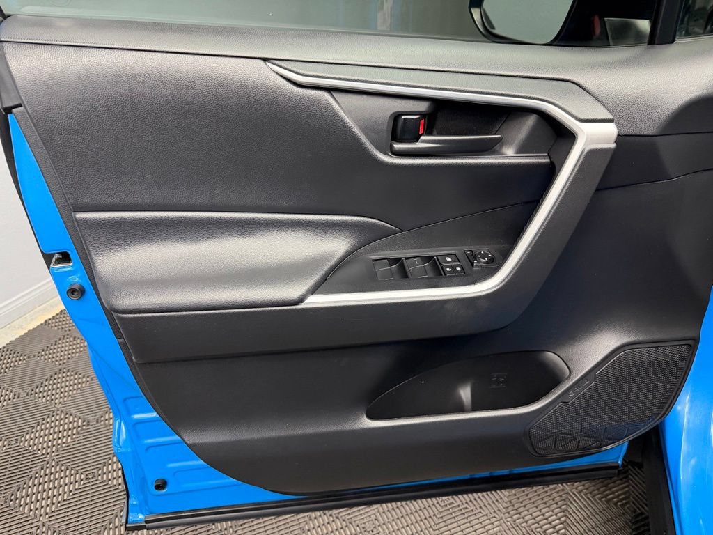 Used 2020 Toyota RAV4 LE FWD image 35