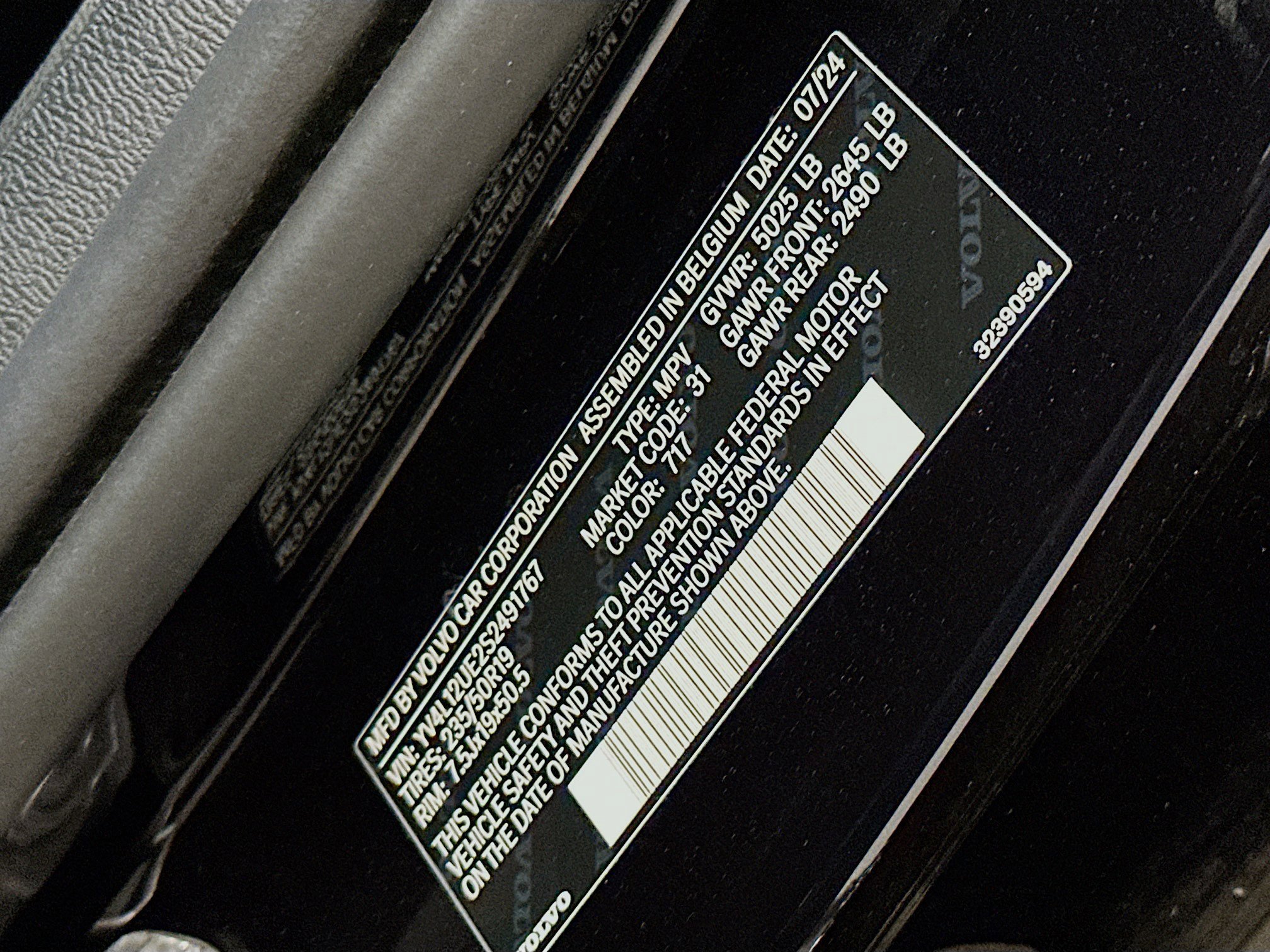 Used 2025 Volvo XC40 B5 Plus image 12