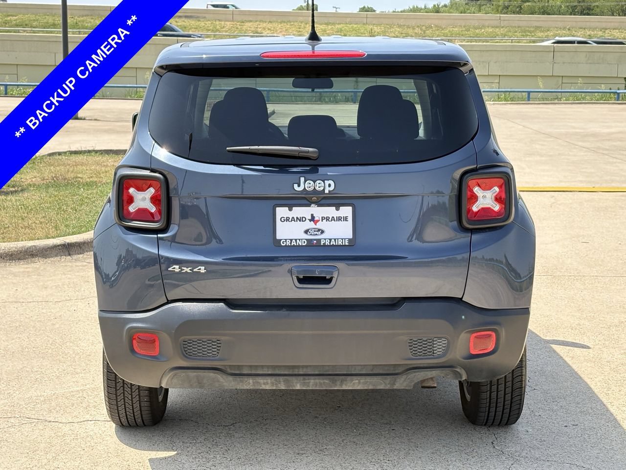 Used 2023 Jeep Renegade Latitude AWD/4WD image 7